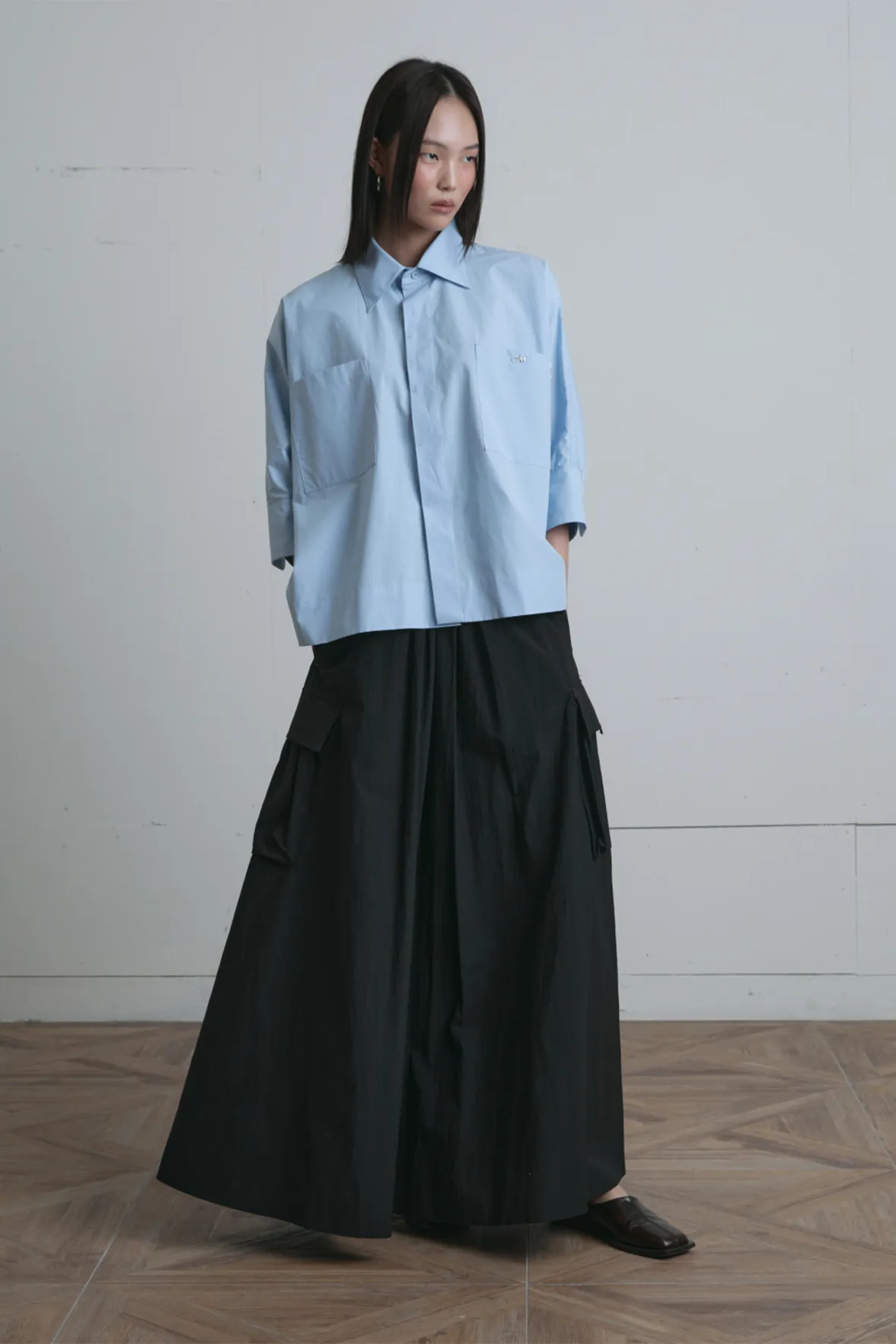 BOXY KIMONO SLEEVE LOGO SHIRT